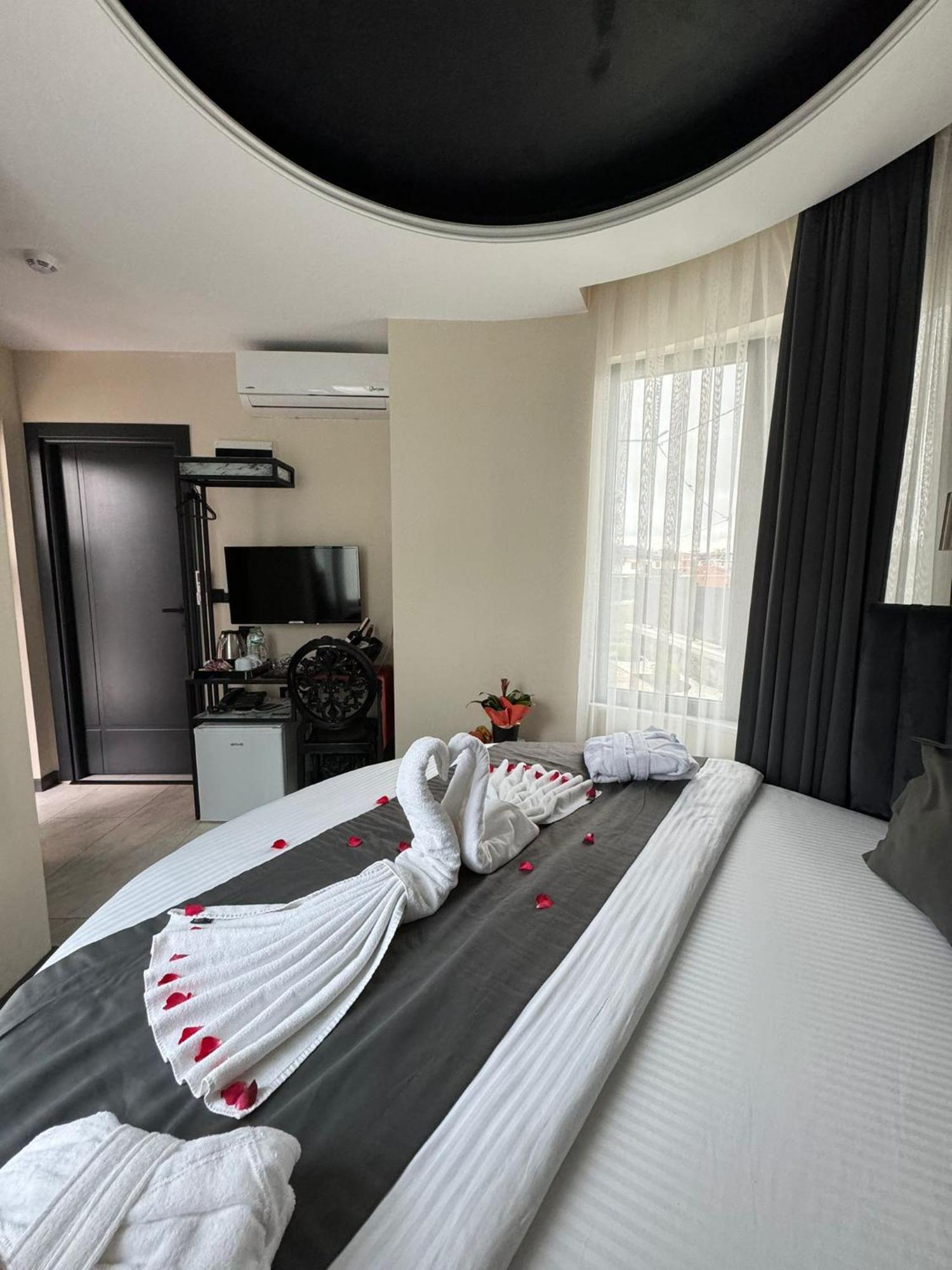 The Queen Airport Hotel-Round Trip Airport Service Arnavutkoy Ngoại thất bức ảnh