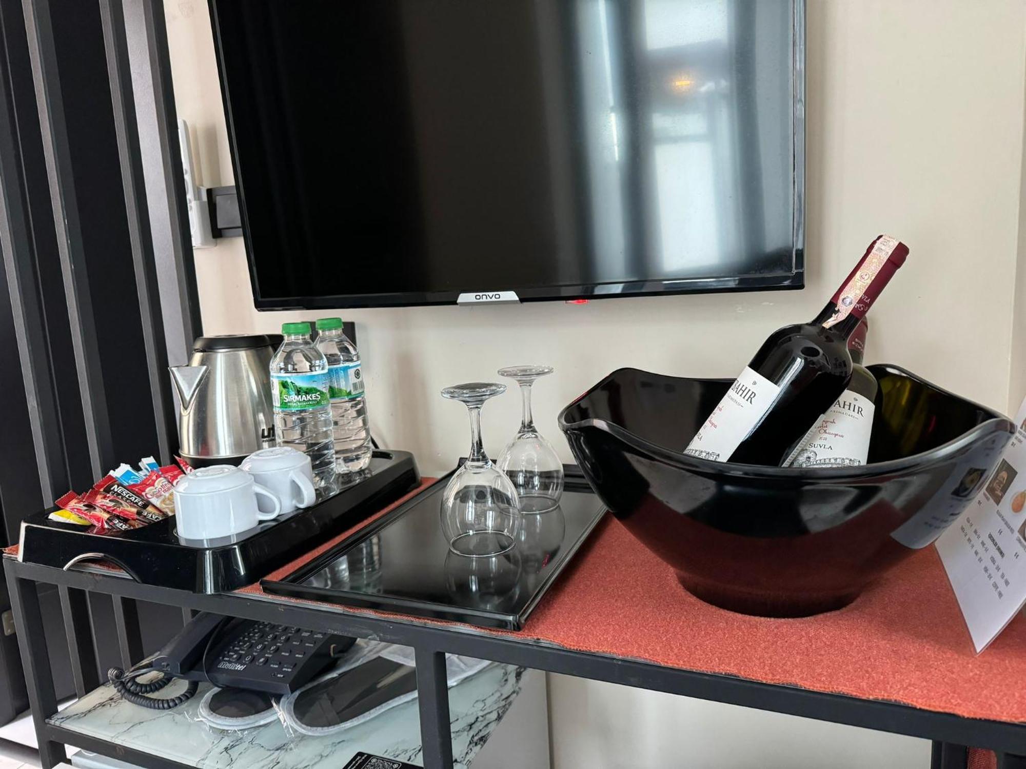 The Queen Airport Hotel-Round Trip Airport Service Arnavutkoy Ngoại thất bức ảnh
