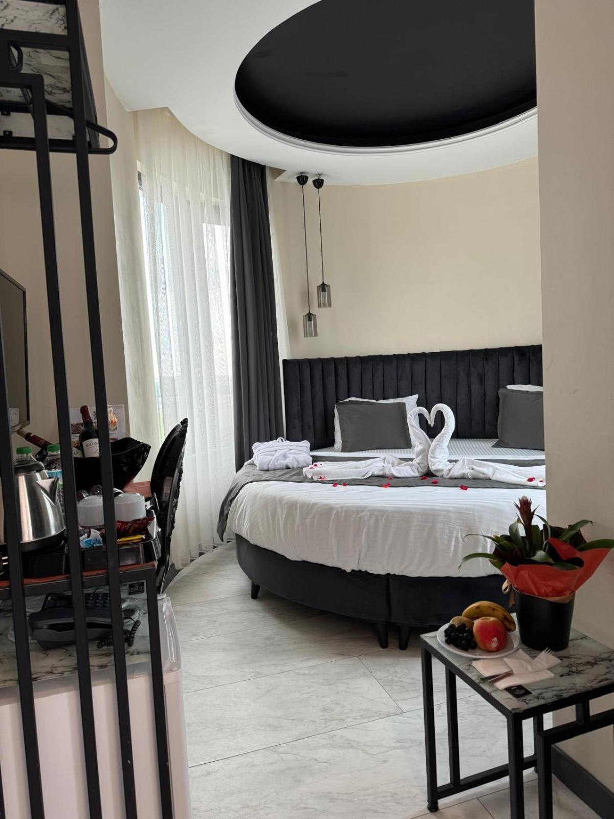 The Queen Airport Hotel-Round Trip Airport Service Arnavutkoy Ngoại thất bức ảnh